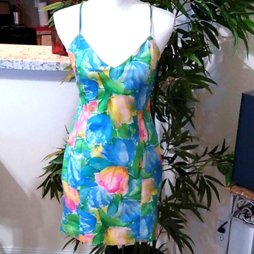 Cool fun Summer Colored dress - Sexy Back